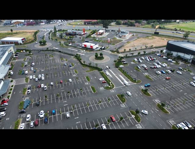 195M² RETAIL TO LET IN PARKDENE